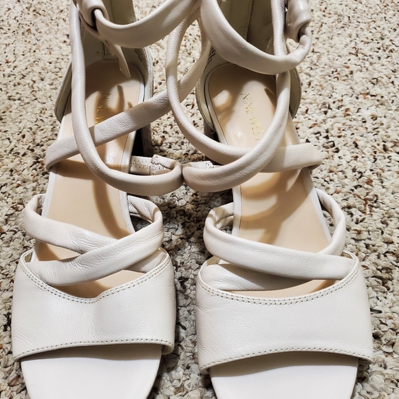 PRICE DROP ⬇️ Nine West Sandals Nude - Picture 2 of 7